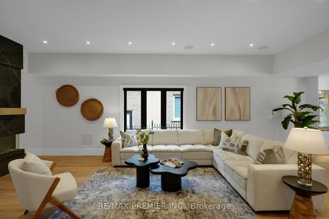 Photo 10 at 19 Polo Crescent, East Woodbridge, Vaughan