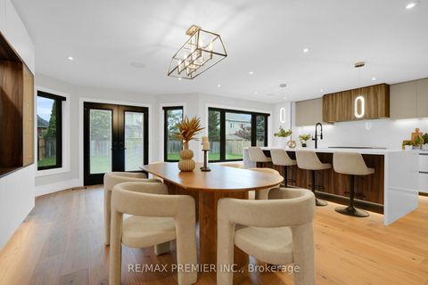 Photo 11 at 19 Polo Crescent, East Woodbridge, Vaughan