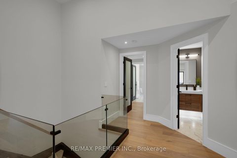 Photo 19 at 19 Polo Crescent, East Woodbridge, Vaughan