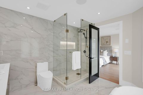 Photo 25 at 19 Polo Crescent, East Woodbridge, Vaughan
