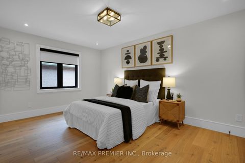 Photo 27 at 19 Polo Crescent, East Woodbridge, Vaughan