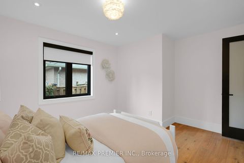 Photo 31 at 19 Polo Crescent, East Woodbridge, Vaughan