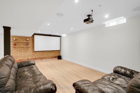 Photo 35 at 19 Polo Crescent, East Woodbridge, Vaughan