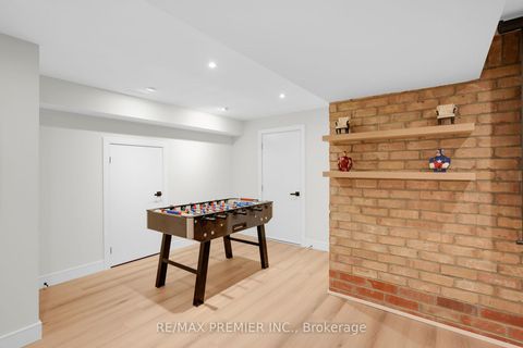 Photo 36 at 19 Polo Crescent, East Woodbridge, Vaughan