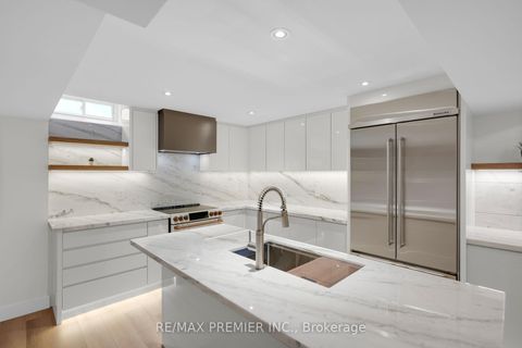Photo 38 at 19 Polo Crescent, East Woodbridge, Vaughan