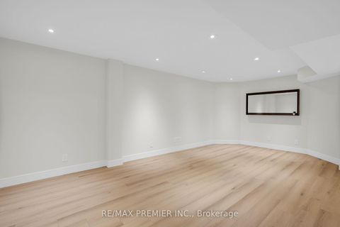 Photo 39 at 19 Polo Crescent, East Woodbridge, Vaughan