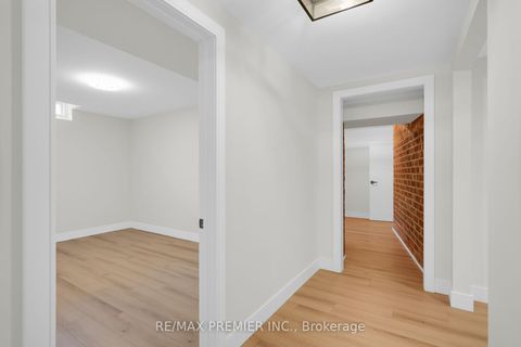 Photo 41 at 19 Polo Crescent, East Woodbridge, Vaughan