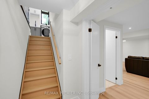 Photo 44 at 19 Polo Crescent, East Woodbridge, Vaughan