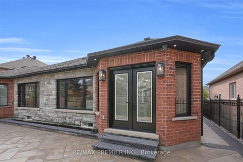 Photo 46 at 19 Polo Crescent, East Woodbridge, Vaughan