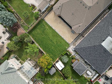Photo 47 at 19 Polo Crescent, East Woodbridge, Vaughan