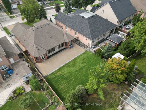 Photo 48 at 19 Polo Crescent, East Woodbridge, Vaughan