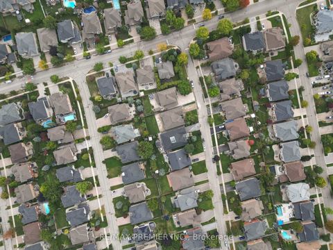 Photo 49 at 19 Polo Crescent, East Woodbridge, Vaughan