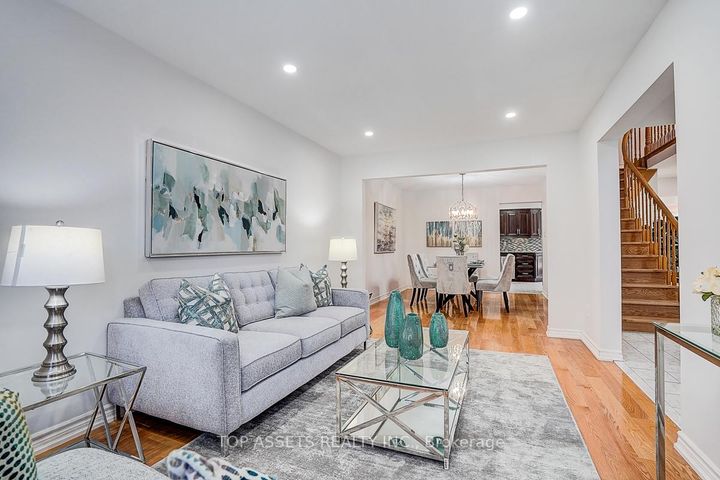 Photo 2 at 88 Darby Court, Rouge E11, Toronto