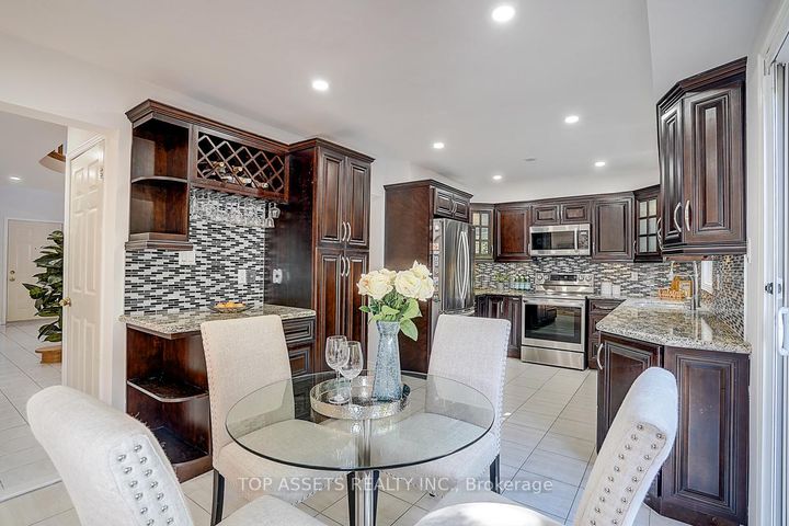 Photo 11 at 88 Darby Court, Rouge E11, Toronto