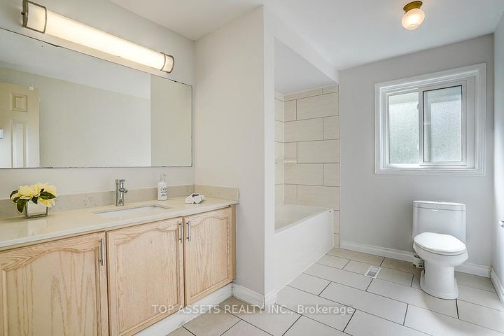 Photo 25 at 88 Darby Court, Rouge E11, Toronto