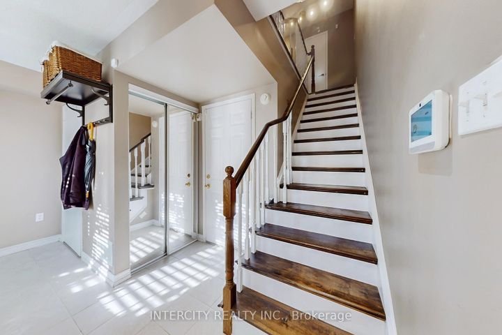 Photo 10 at 29 Birdstone Crescent, Junction Area, Toronto