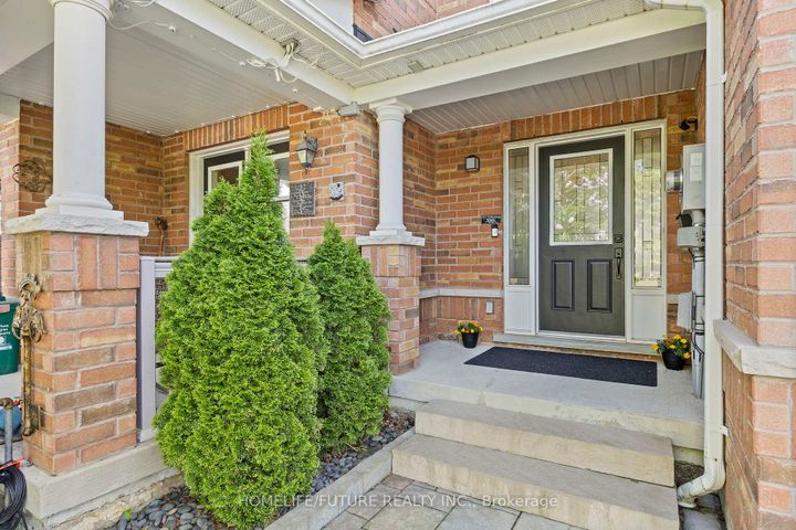 Photo 3 at 1392 Glaspell Crescent, Pinecrest, Oshawa