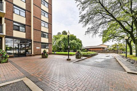 Photo 2 at 612 - 5 Frith Road, Jane Heights, Toronto