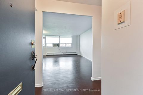 Photo 6 at 612 - 5 Frith Road, Jane Heights, Toronto