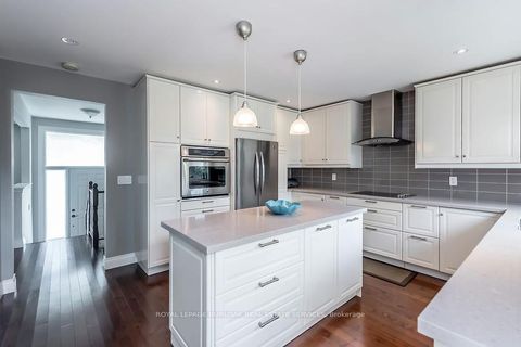 Photo 3 at 541 Sandmere Place, WO West, Oakville