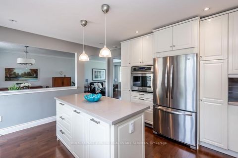 Photo 4 at 541 Sandmere Place, WO West, Oakville