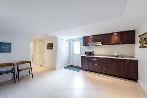 Photo 12 at 541 Sandmere Place, WO West, Oakville