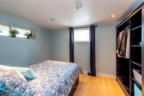 Photo 15 at 541 Sandmere Place, WO West, Oakville