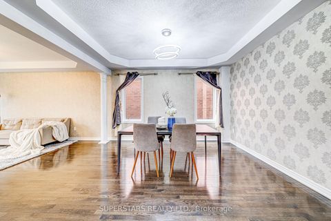 Photo 4 at 106 White Beach Crescent, Patterson, Vaughan