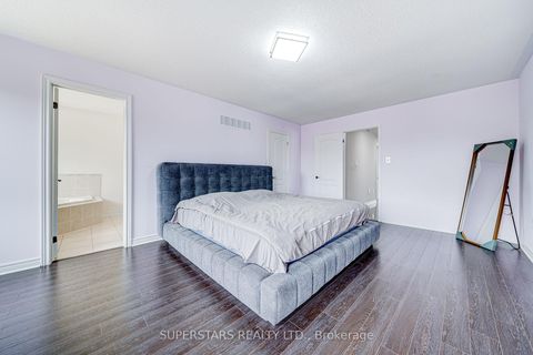 Photo 11 at 106 White Beach Crescent, Patterson, Vaughan