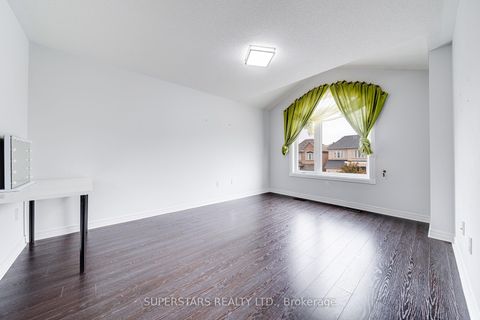 Photo 17 at 106 White Beach Crescent, Patterson, Vaughan
