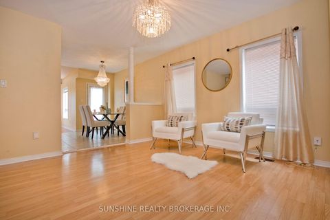 Photo 3 at 3 Camino Drive, Vellore Village, Vaughan