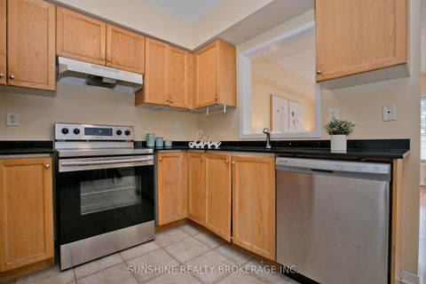 Photo 13 at 3 Camino Drive, Vellore Village, Vaughan
