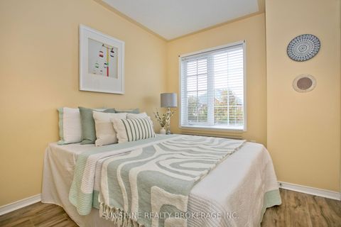 Photo 16 at 3 Camino Drive, Vellore Village, Vaughan