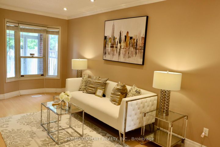 Photo 2 at 100 Nettlecreek Crescent, Milliken, Toronto