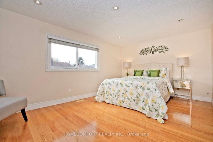 Photo 17 at 100 Nettlecreek Crescent, Milliken, Toronto