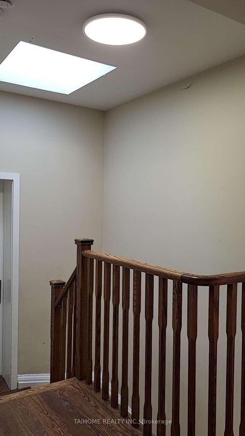 Photo 8 at 6 Vonda Avenue, Willowdale East, Toronto