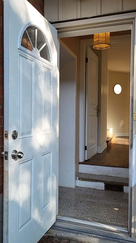 Photo 11 at 6 Vonda Avenue, Willowdale East, Toronto