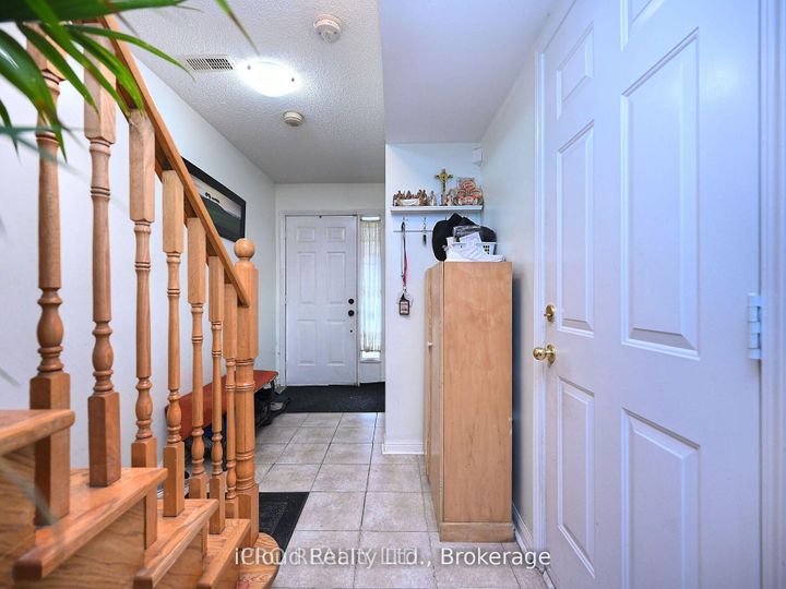 Photo 4 at 166 - 80 Acorn Place, Hurontario, Mississauga