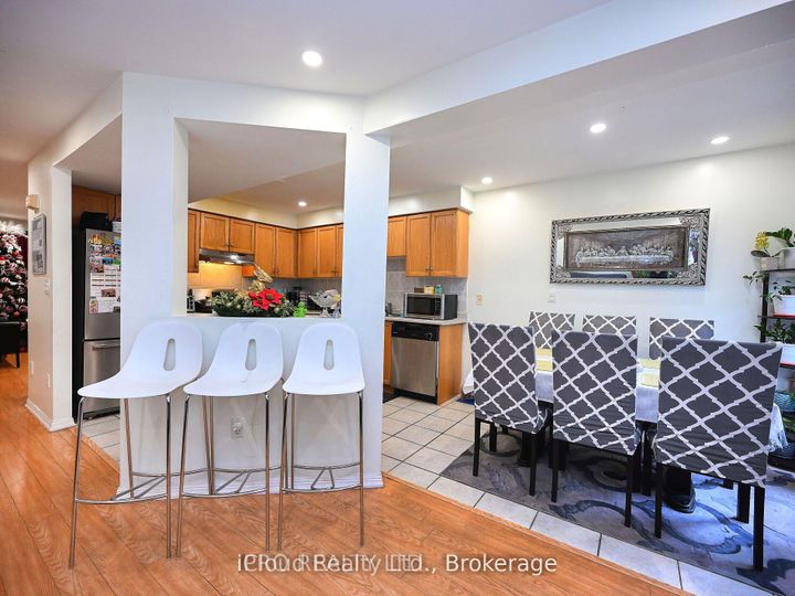 Photo 7 at 166 - 80 Acorn Place, Hurontario, Mississauga