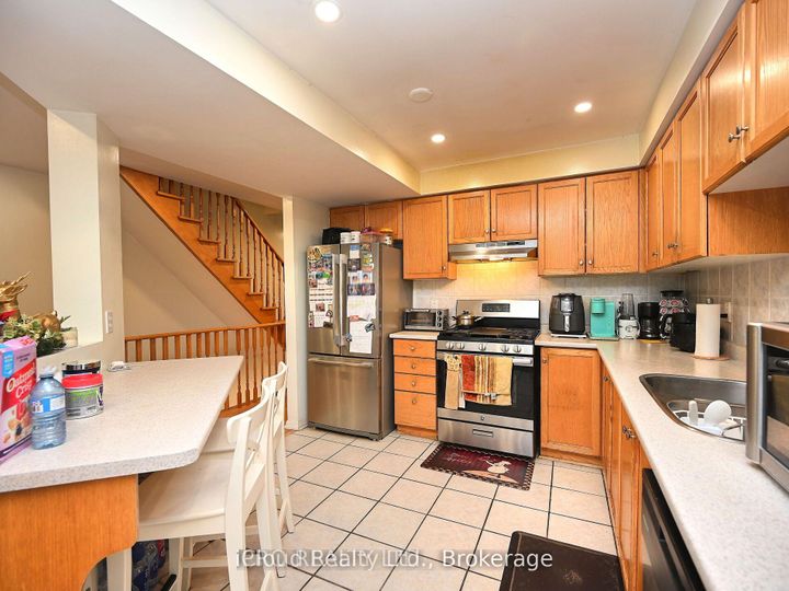 Photo 9 at 166 - 80 Acorn Place, Hurontario, Mississauga