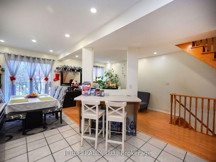Photo 12 at 166 - 80 Acorn Place, Hurontario, Mississauga