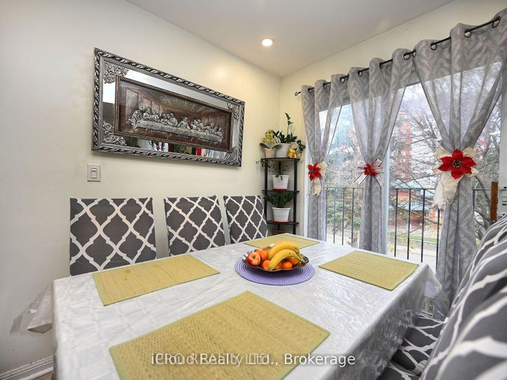 Photo 13 at 166 - 80 Acorn Place, Hurontario, Mississauga