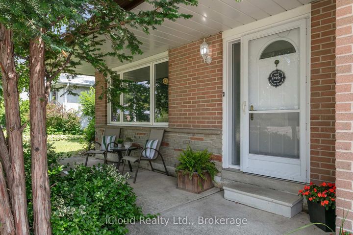 Photo 2 at 47 Golf View Drive, Brampton East, Brampton