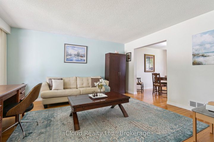 Photo 5 at 47 Golf View Drive, Brampton East, Brampton
