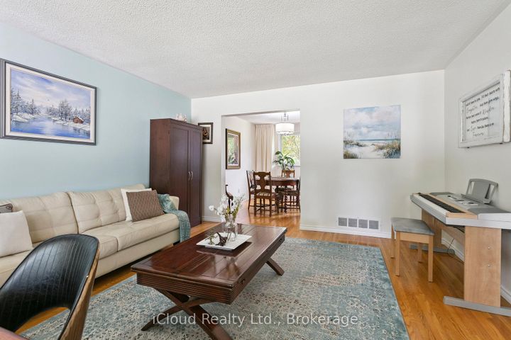 Photo 9 at 47 Golf View Drive, Brampton East, Brampton