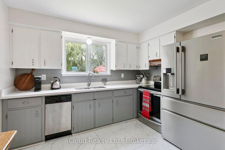Photo 17 at 47 Golf View Drive, Brampton East, Brampton