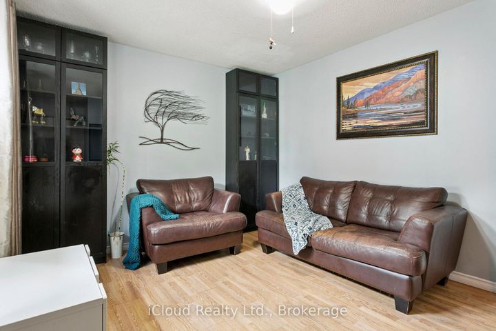 Photo 19 at 47 Golf View Drive, Brampton East, Brampton