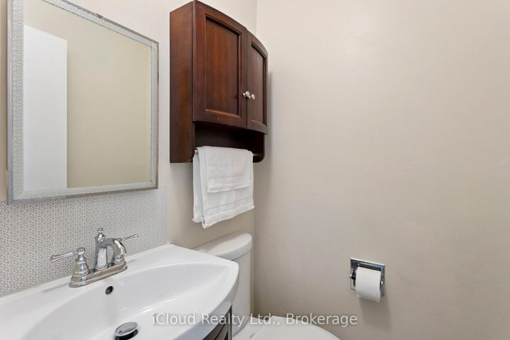 Photo 22 at 47 Golf View Drive, Brampton East, Brampton