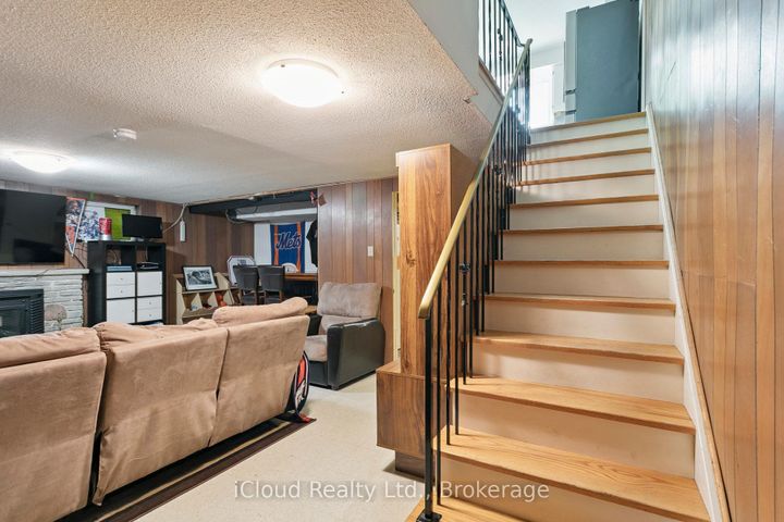 Photo 36 at 47 Golf View Drive, Brampton East, Brampton