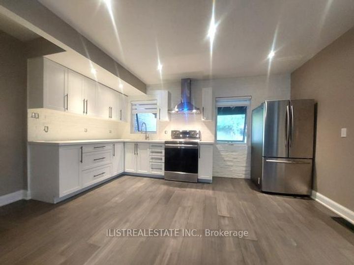 Photo 2 at 43 Anaconda Avenue, Birchmount, Toronto